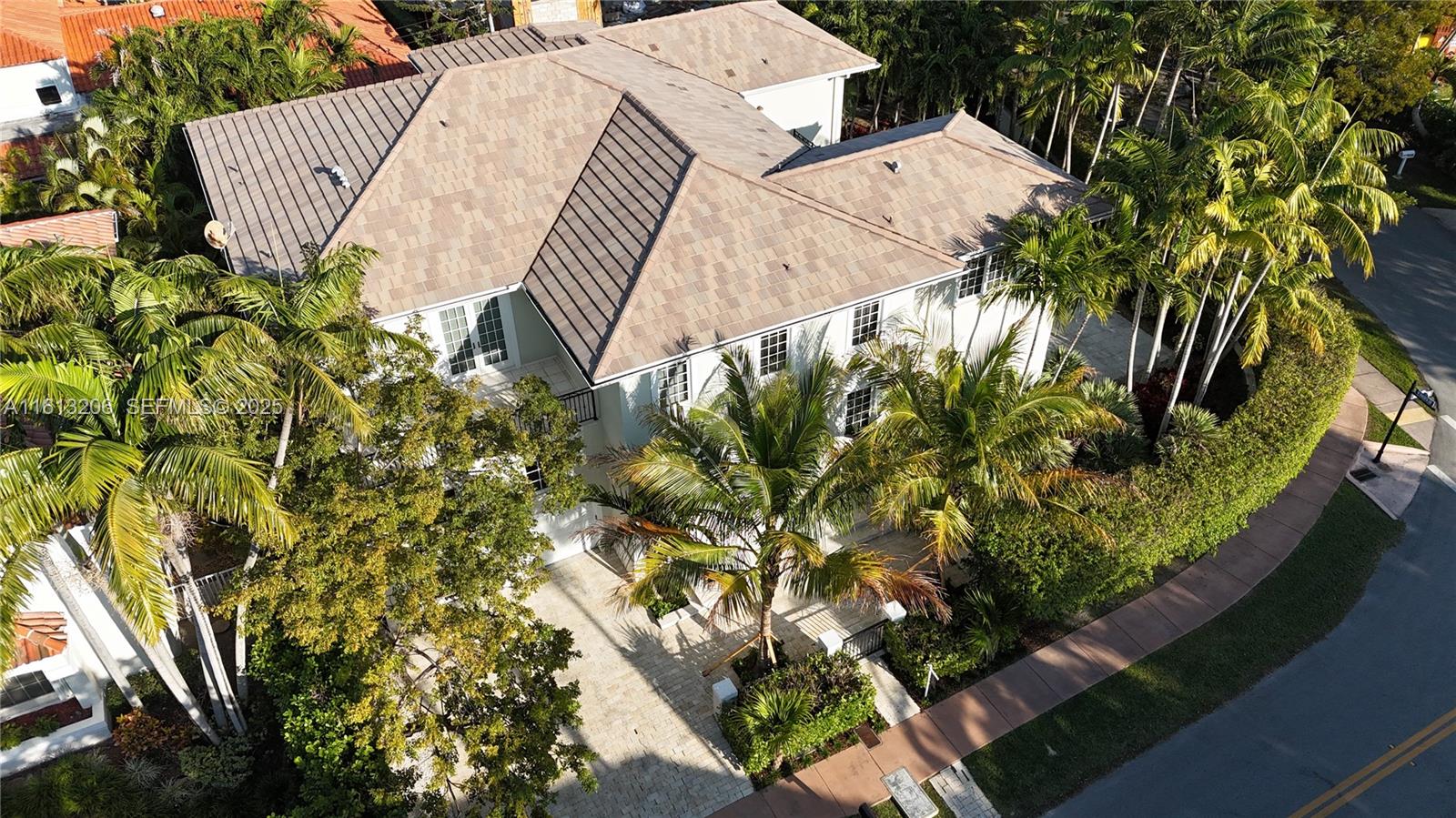 797 Ridgewood Road Key Biscayne, FL 33149 - Photo 23 of 23 a view of a backyard