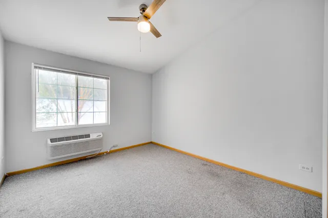 $1,900 | 2427 Silverstone Drive, Unit 2427, Carpentersville, IL 60110