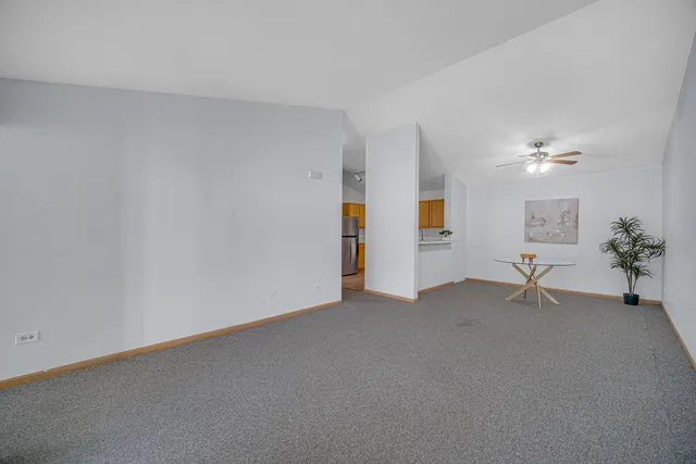 $1,900 | 2427 Silverstone Drive, Unit 2427, Carpentersville, IL 60110