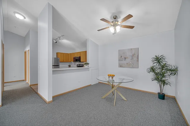 $1,900 | 2427 Silverstone Drive, Unit 2427, Carpentersville, IL 60110