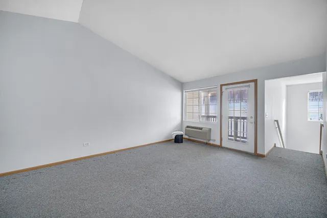 $1,900 | 2427 Silverstone Drive, Unit 2427, Carpentersville, IL 60110