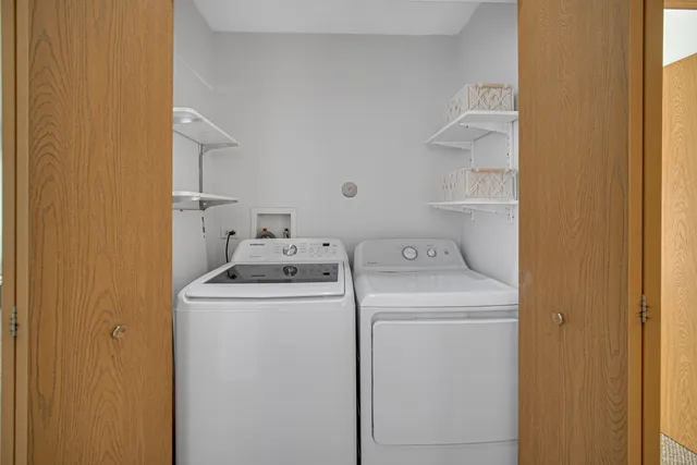 $1,900 | 2427 Silverstone Drive, Unit 2427, Carpentersville, IL 60110