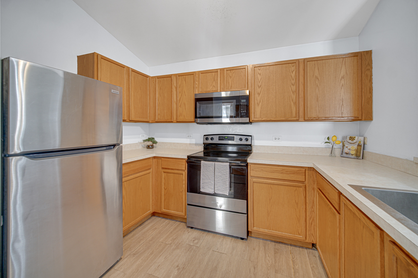 2427 Silverstone Drive, Unit 2427 Carpentersville, IL 60110 - Photo 8 of 16