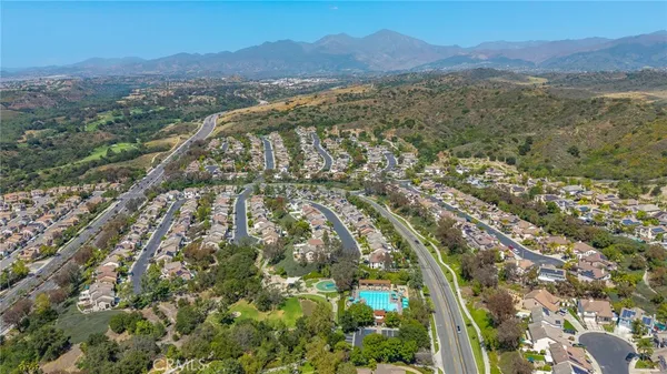 $949,900 | 63 Poppyfield Lane, Rancho Santa Margarita, CA 92688