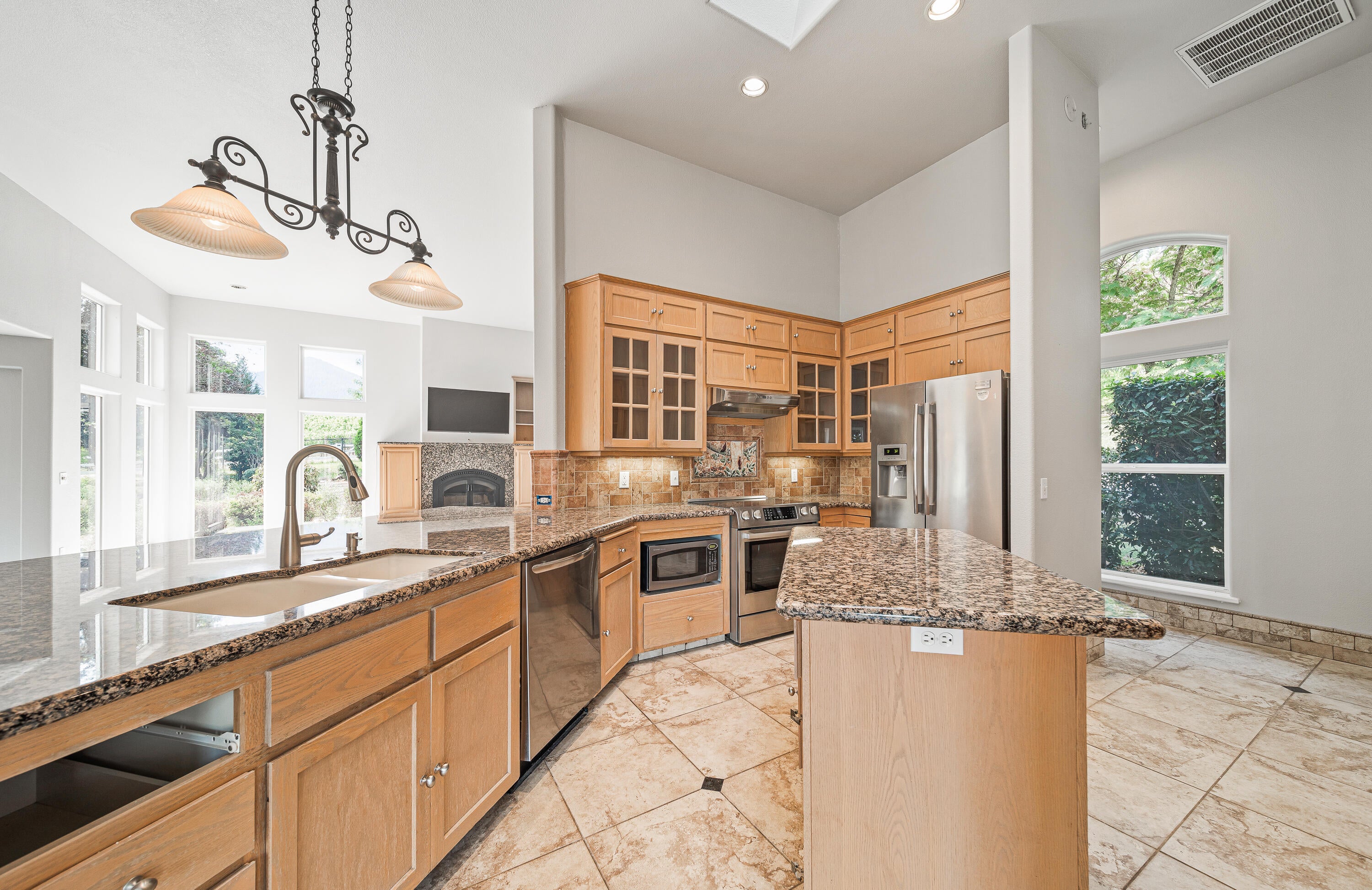 925 Anderson Creek Road Talent, OR 97540 - Photo 5 of 52 7