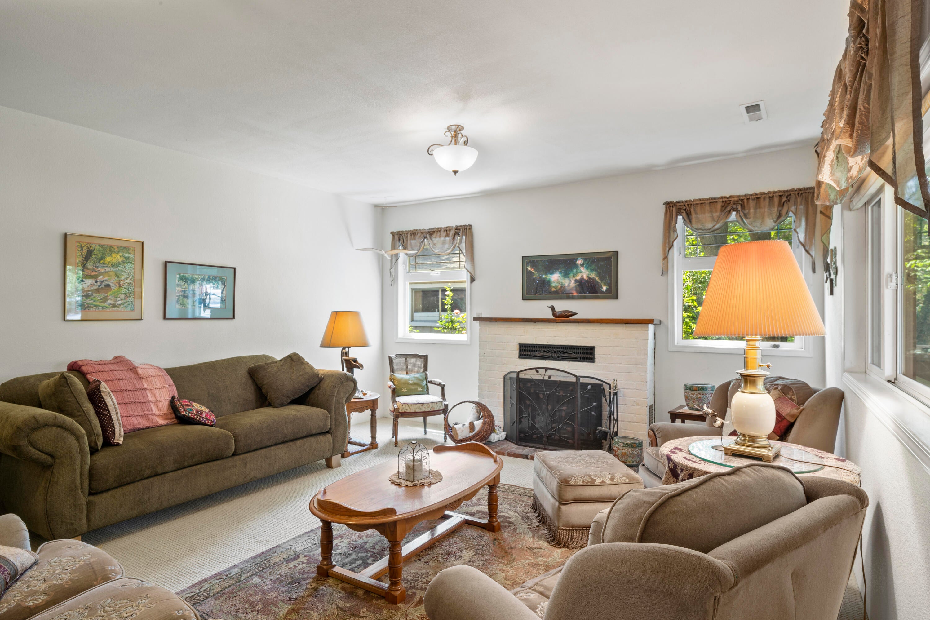 180 Crowson Road Ashland, OR 97520 - Photo 2 of 33 180 Crowson Road26