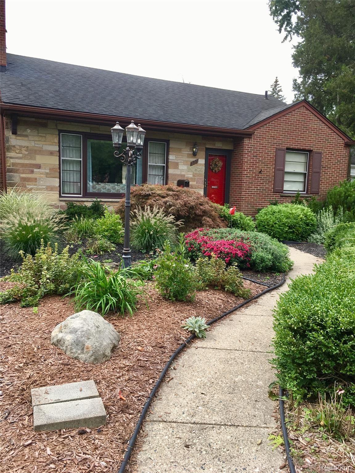 329 West Webster Road Royal Oak, MI 48073 - Photo 3 of 43 CB4122A3-1389-4E10-91A7-369B103B6A47.jpeg