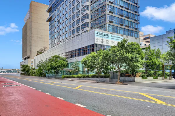 $815,000 | 635 West 42nd Street, Unit 7A | Hell's Kitchen