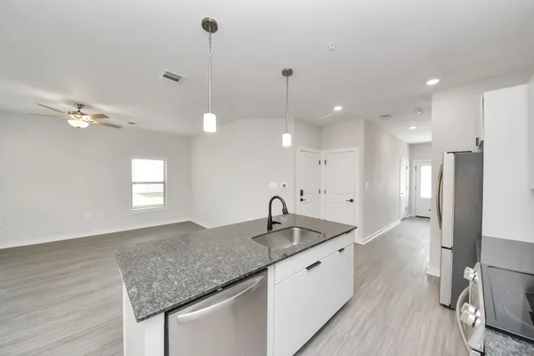 $2,063 | 7711 Longmire Road, Unit 195, Conroe, TX 77304