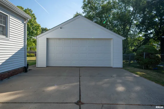 $209,900 | 5110 North Martha Street, Peoria, IL 61614