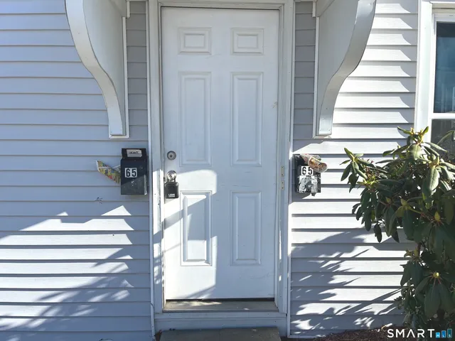 $2,100 | 65 Chambers Street, Unit 1, Waterbury, CT 06708