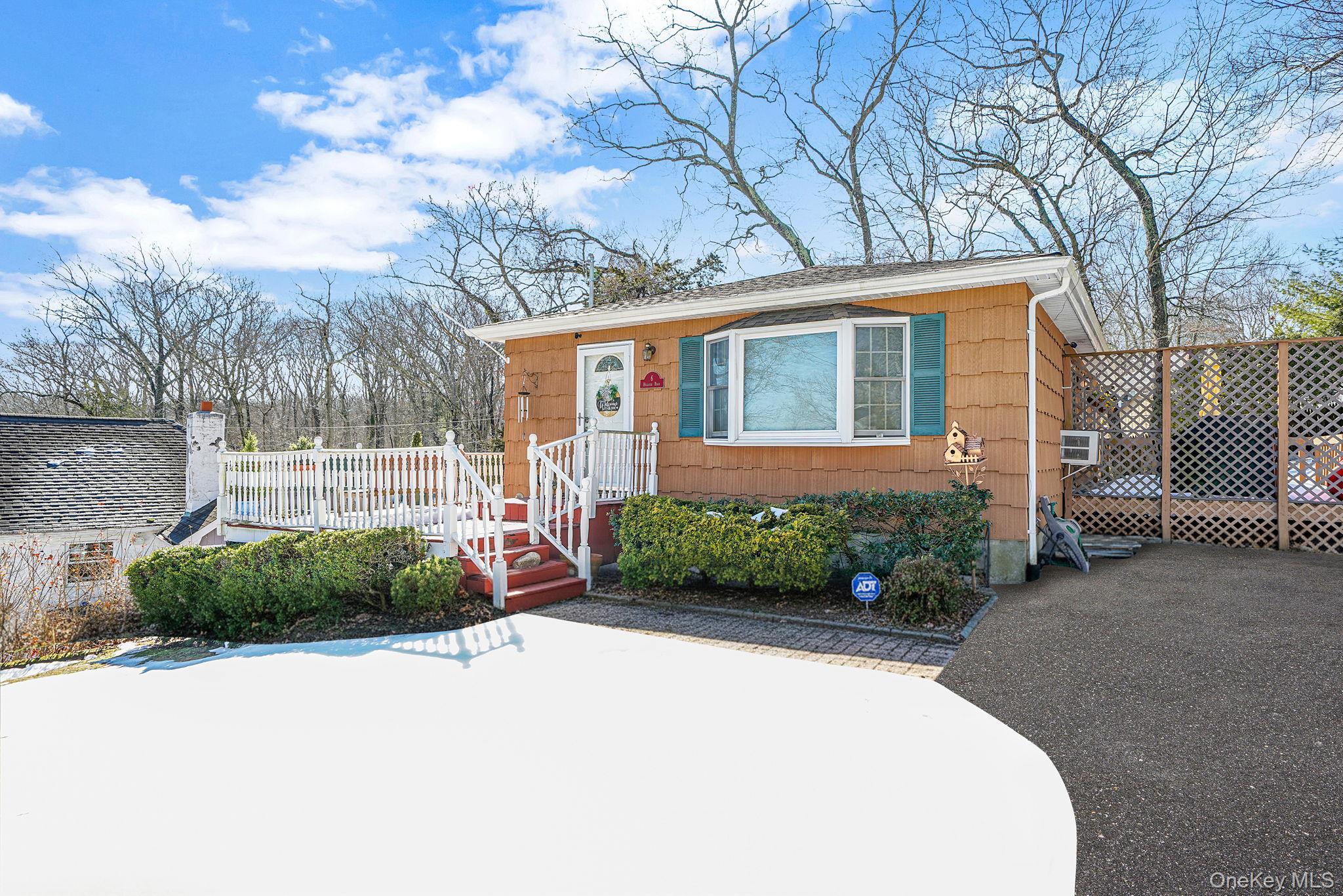 6 Hillside Road Sound Beach, NY 11789 - Photo 5 of 31 Gallery Image 5
