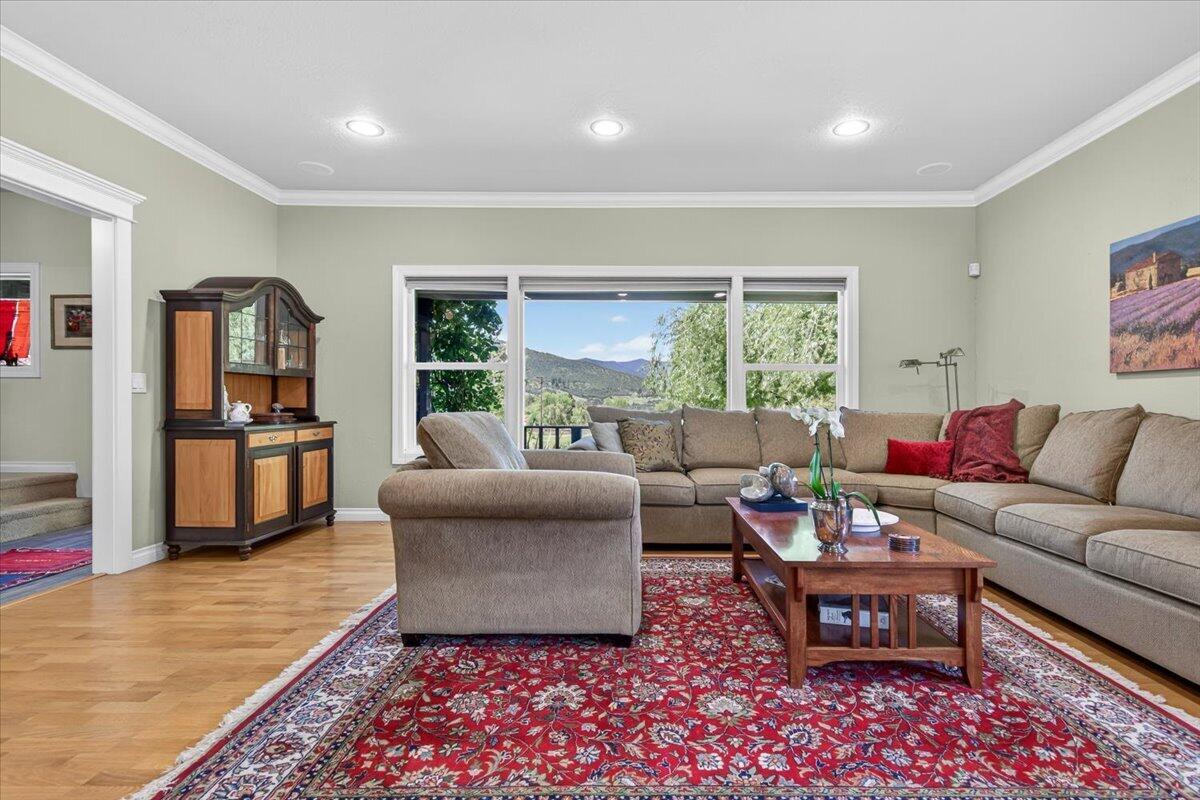 39 East Valley View Road Ashland, OR 97520 - Photo 18 of 73 22-21