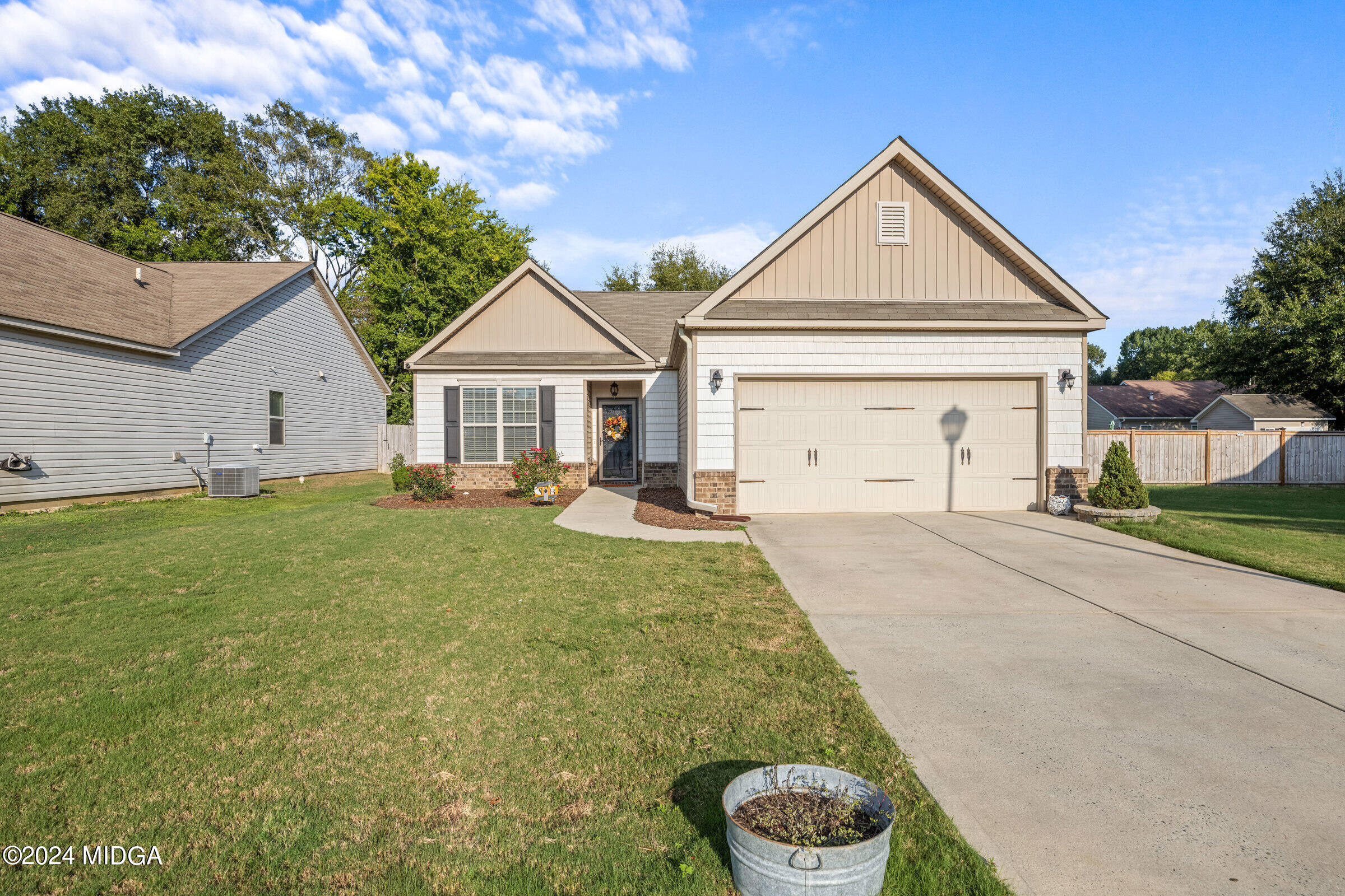 137 Abelia Lane Byron, GA 31008 - Photo 2 of 25 240924_abell-real-estate-media_0002