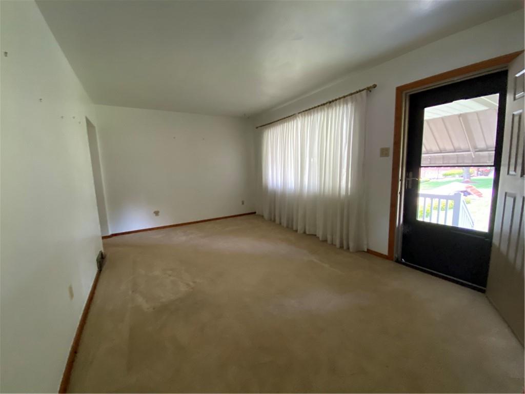 428 Raspberry Drive Monroeville, PA 15146 - Photo 4 of 24 Gallery Image 4