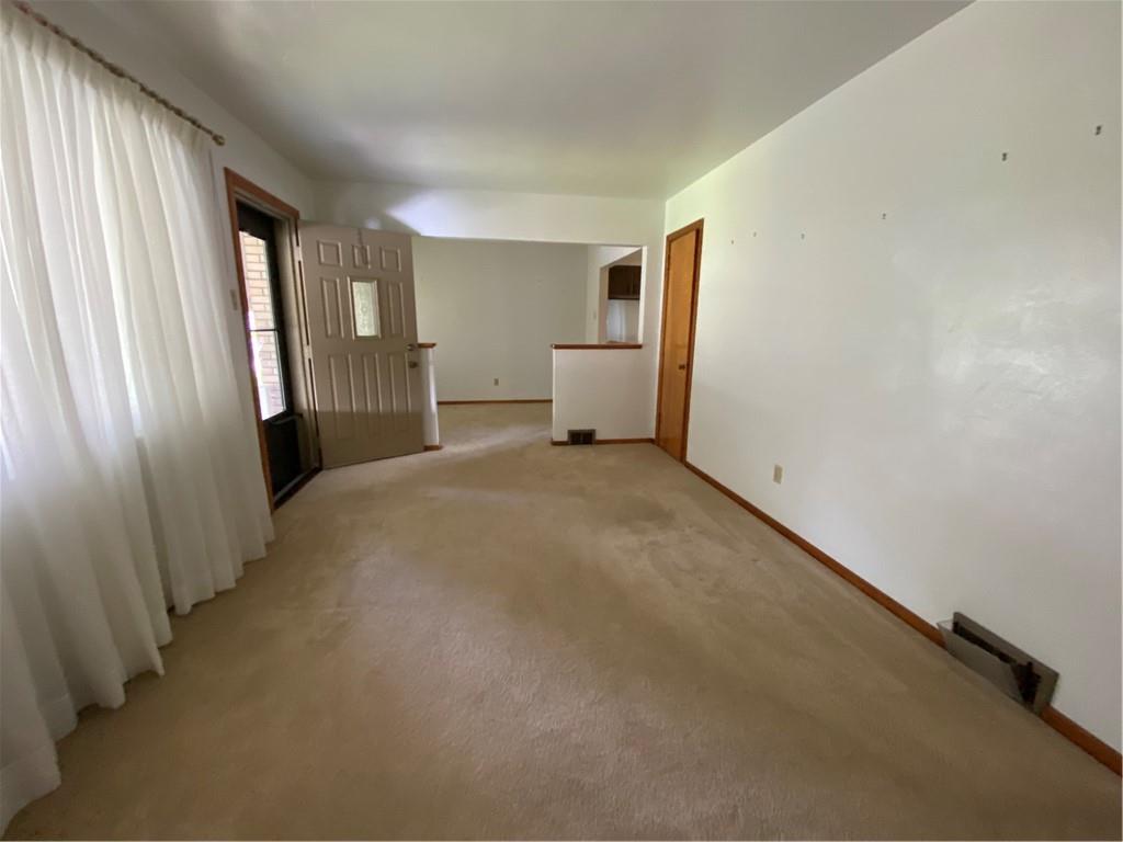 428 Raspberry Drive Monroeville, PA 15146 - Photo 6 of 24 Gallery Image 6