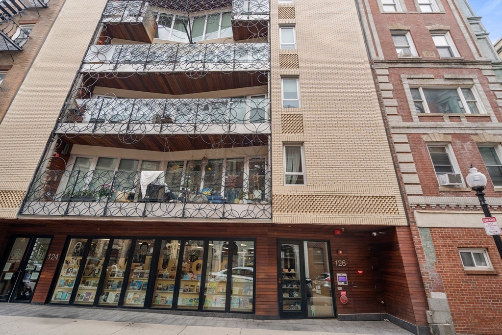 126 Salem Street, Unit 3 Boston, MA 02113 - Photo 24 of 27 front view of a building