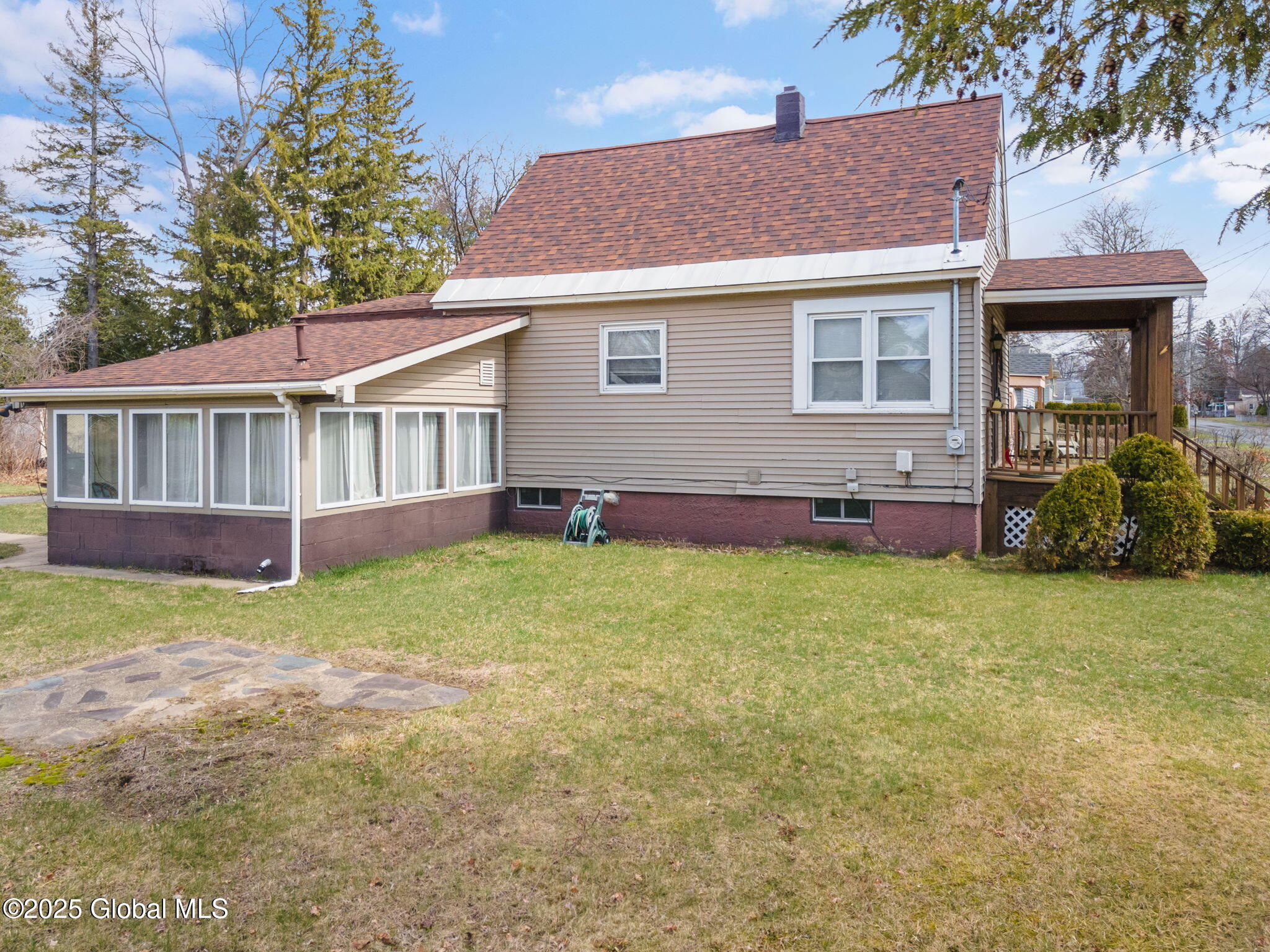 355 Clayton Road Schenectady, NY 12304 - Photo 29 of 35 29-355ClaytonRd_29