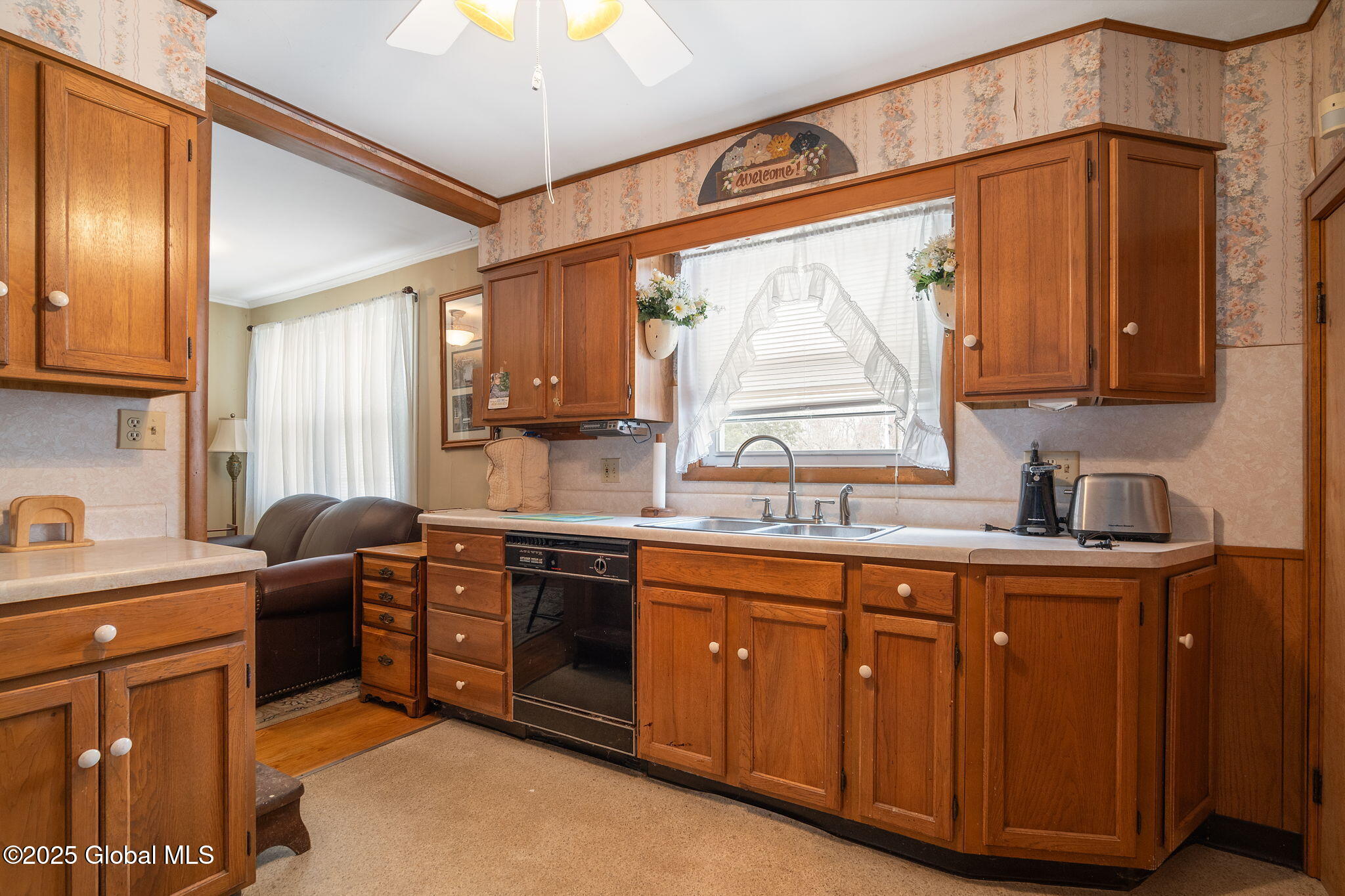 355 Clayton Road Schenectady, NY 12304 - Photo 9 of 35 9-355ClaytonRd_09