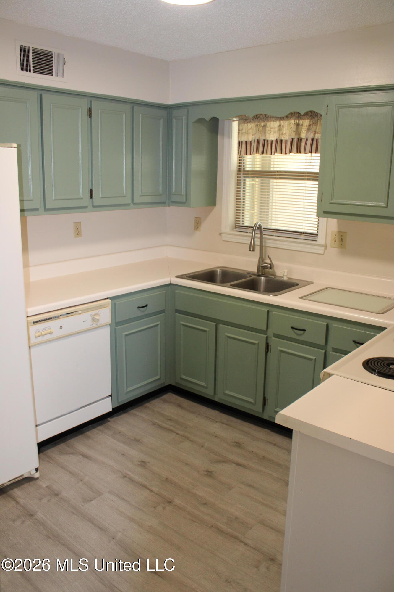 5565 Ridgetop Drive Horn Lake, MS 38637 - Photo 11 of 47 IMG_5094