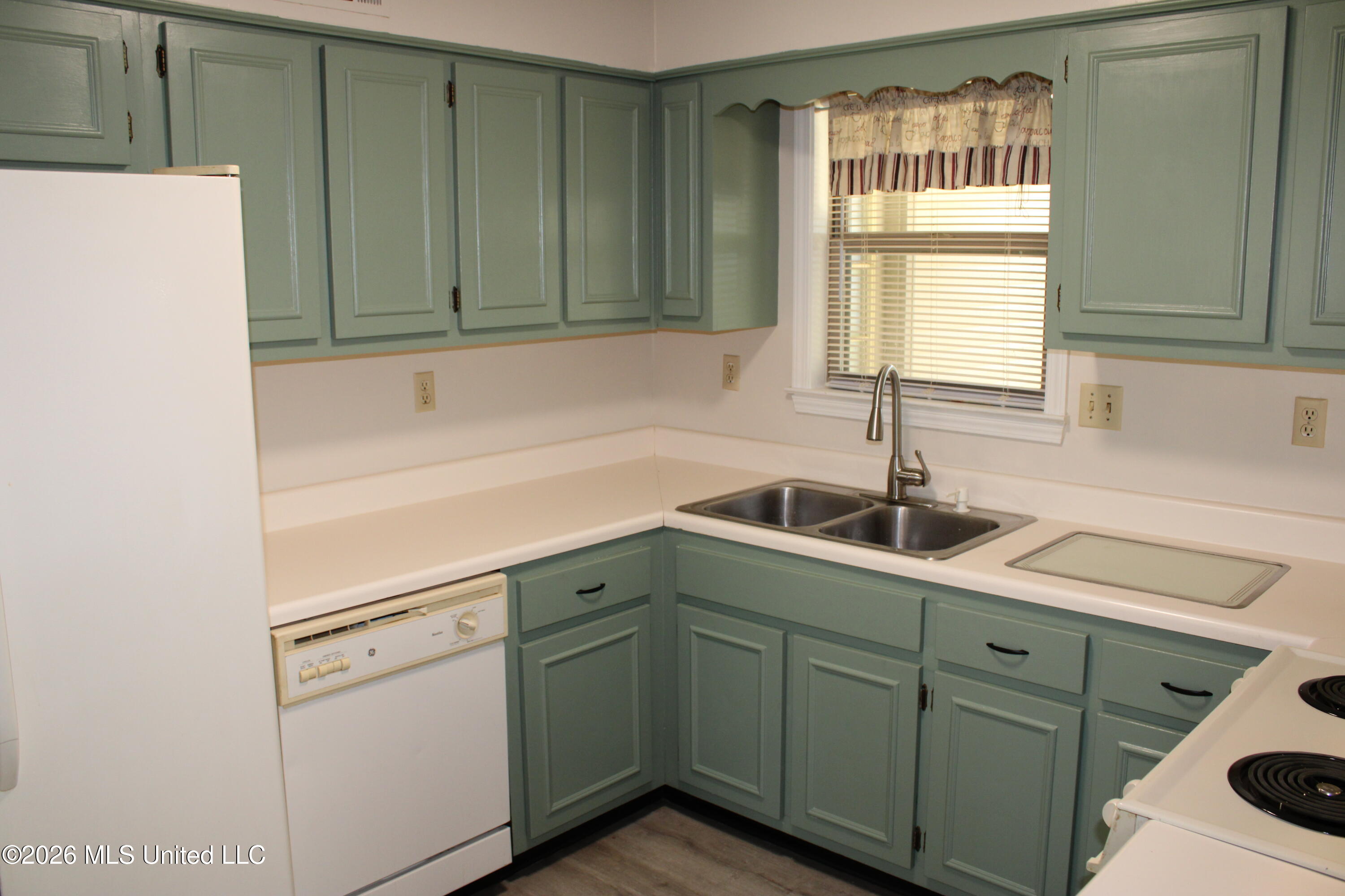 5565 Ridgetop Drive Horn Lake, MS 38637 - Photo 12 of 47 IMG_5095