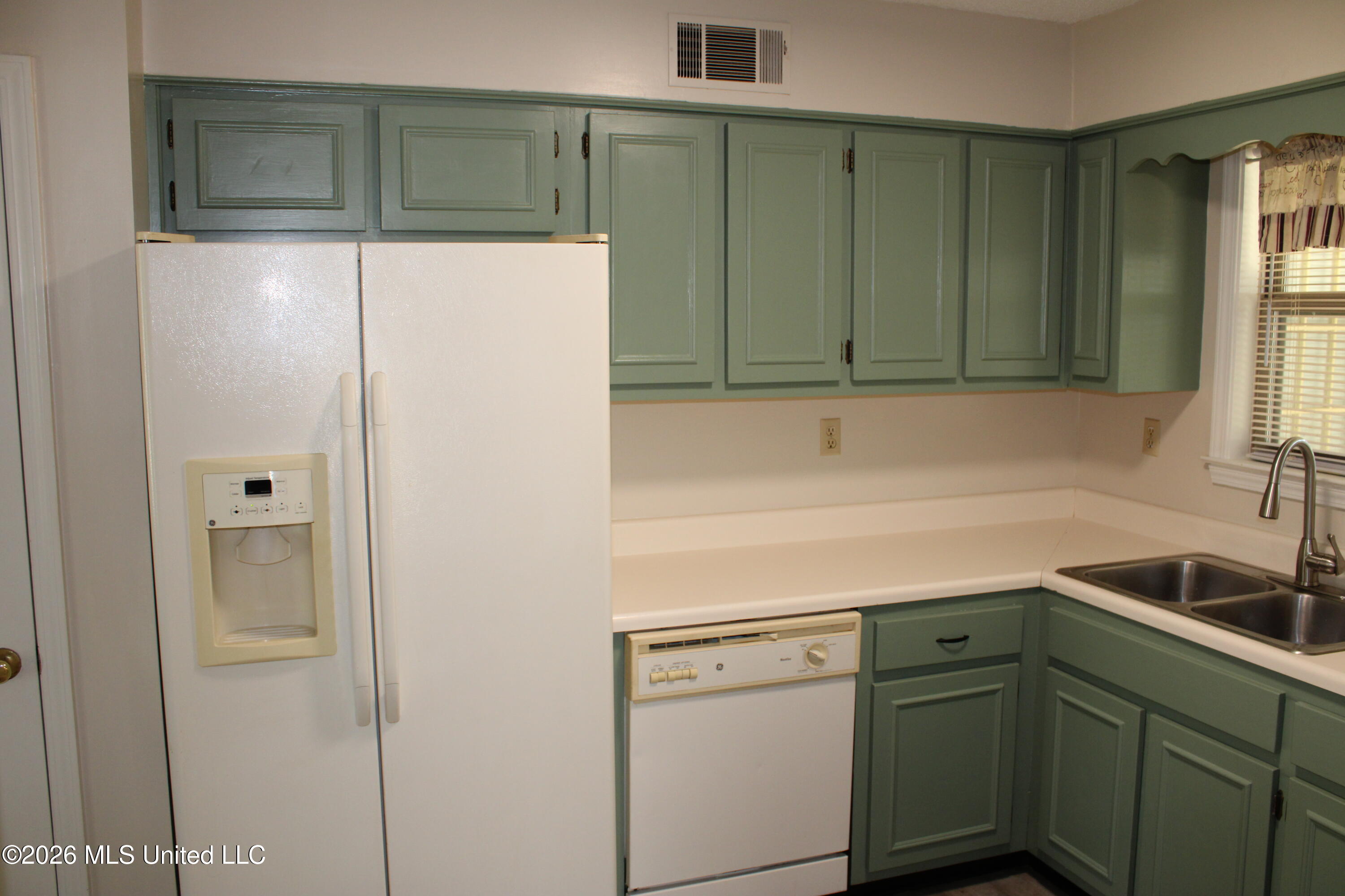 5565 Ridgetop Drive Horn Lake, MS 38637 - Photo 13 of 47 IMG_5096