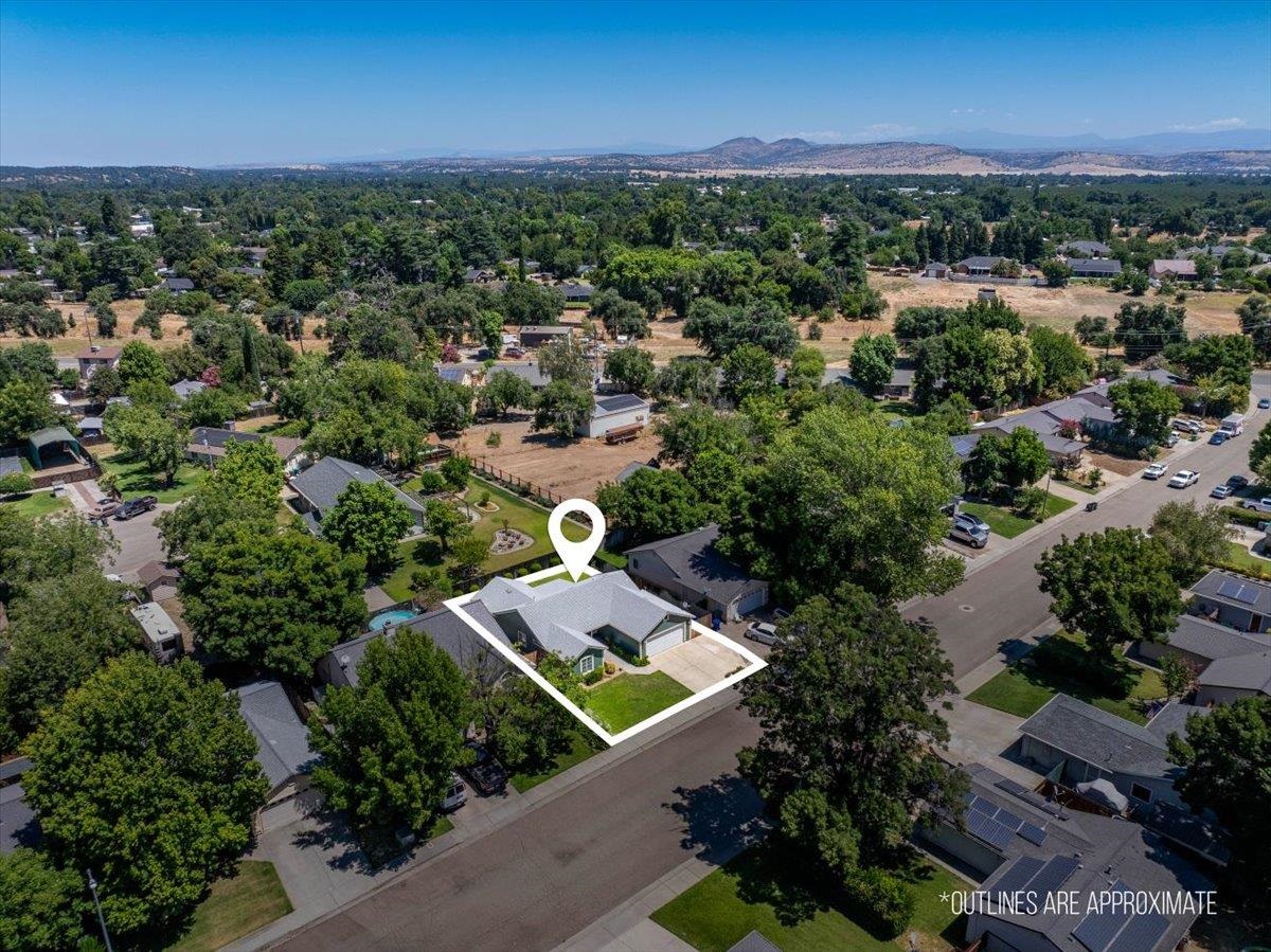 295 Pinon Way Red Bluff, CA 96080 - Photo 2 of 30