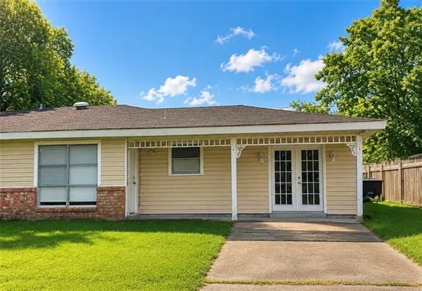 $1,200 | 108 Joy Ann Street, Unit B, Belle Chasse, LA 70037