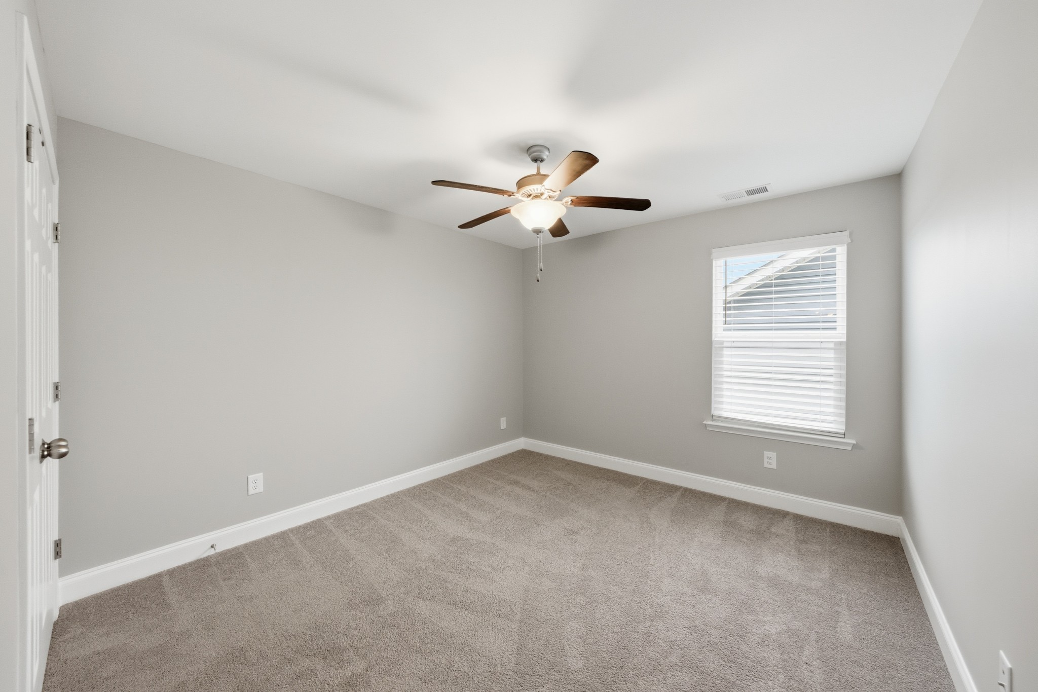1319 Coates Lane Gallatin, TN 37066 - Photo 28 of 32 a view of an empty room with a window