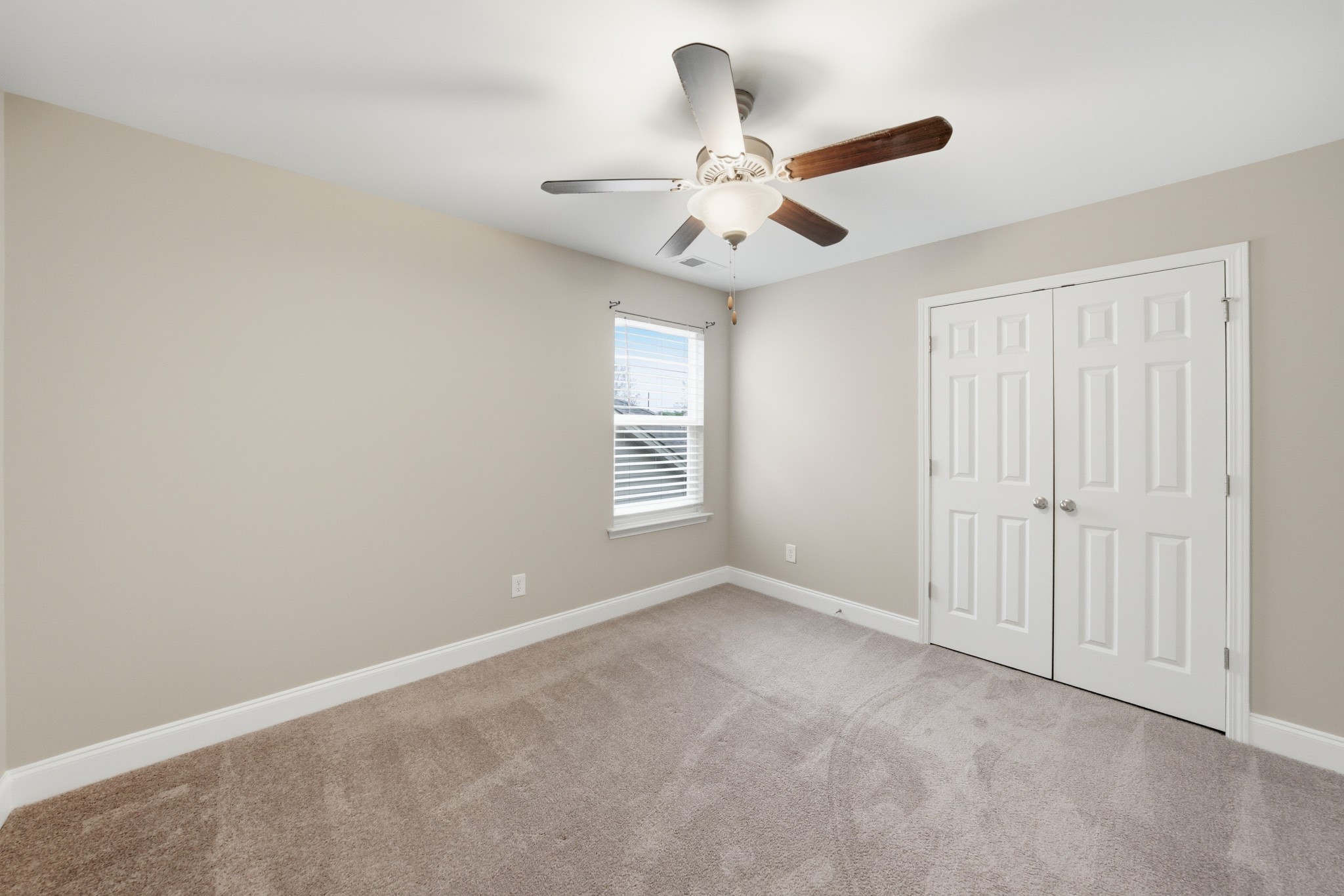 1319 Coates Lane Gallatin, TN 37066 - Photo 31 of 32 an empty room with windows and fan