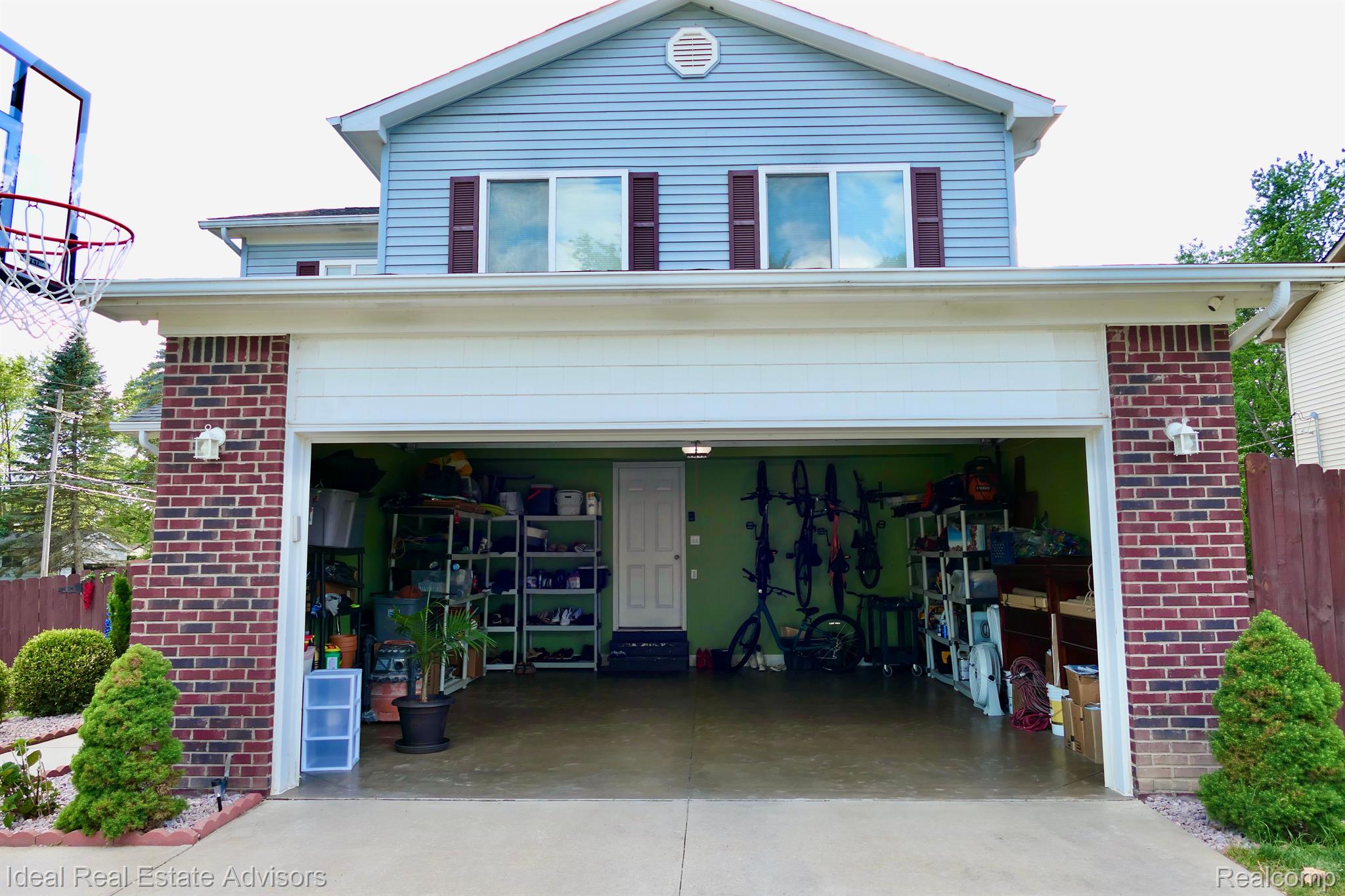 2474 Hessel Avenue Rochester, MI 48307 - Photo 5 of 37 Gallery Image 5