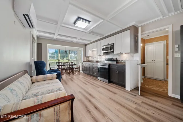 $729,000 | 949 Highway 25E, White Pine, TN 37890