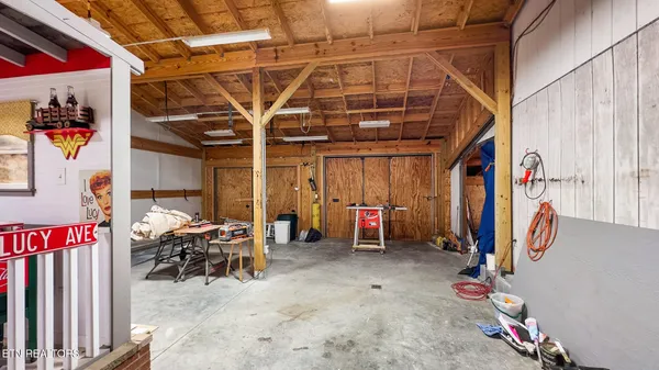 $699,900 | 949 Highway 25E, White Pine, TN 37890