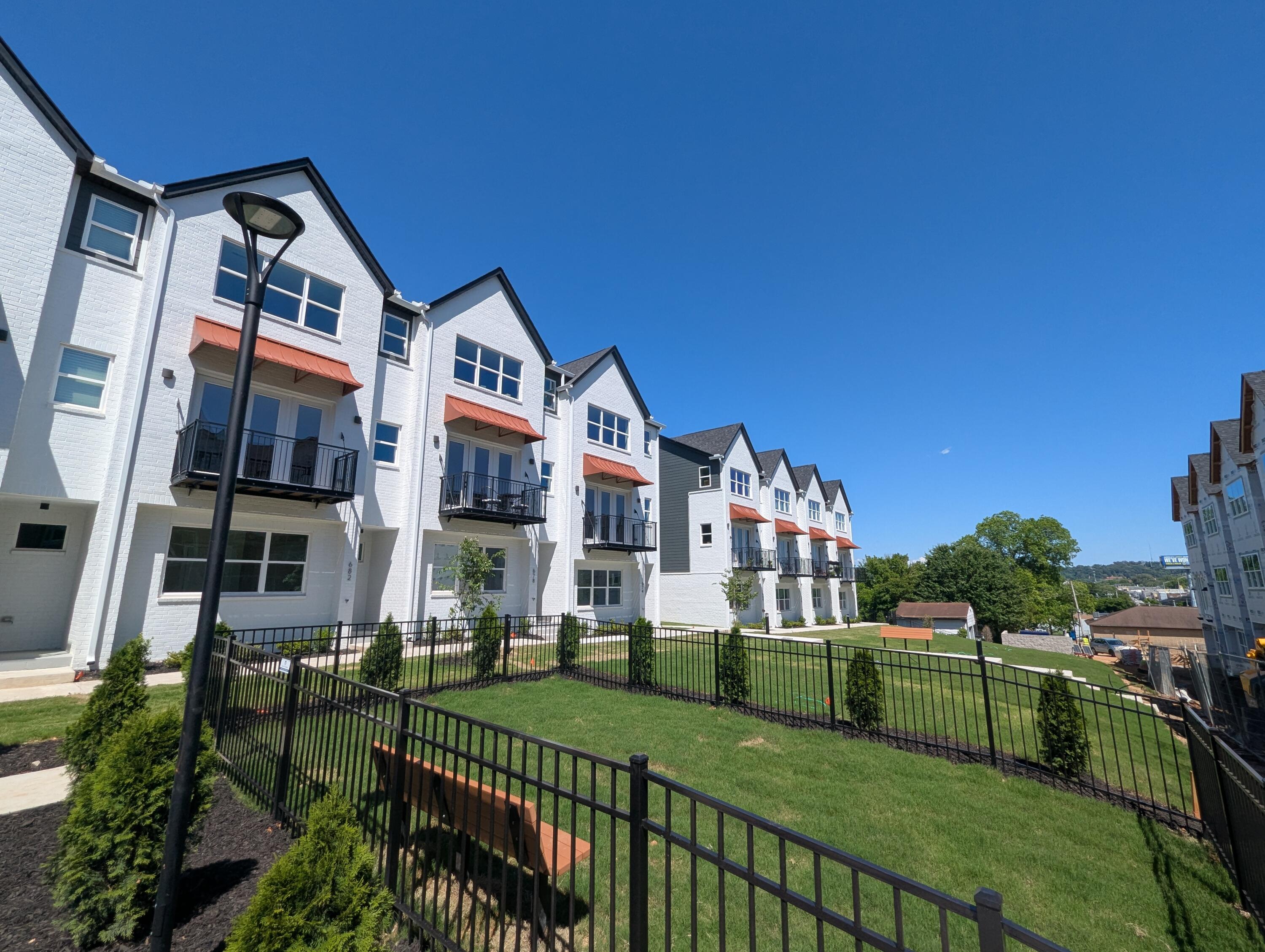 747 Bespoke Way, Unit 16 Chattanooga, TN 37403 - Photo 4 of 14 PXL_20250522_195116907 - Copy