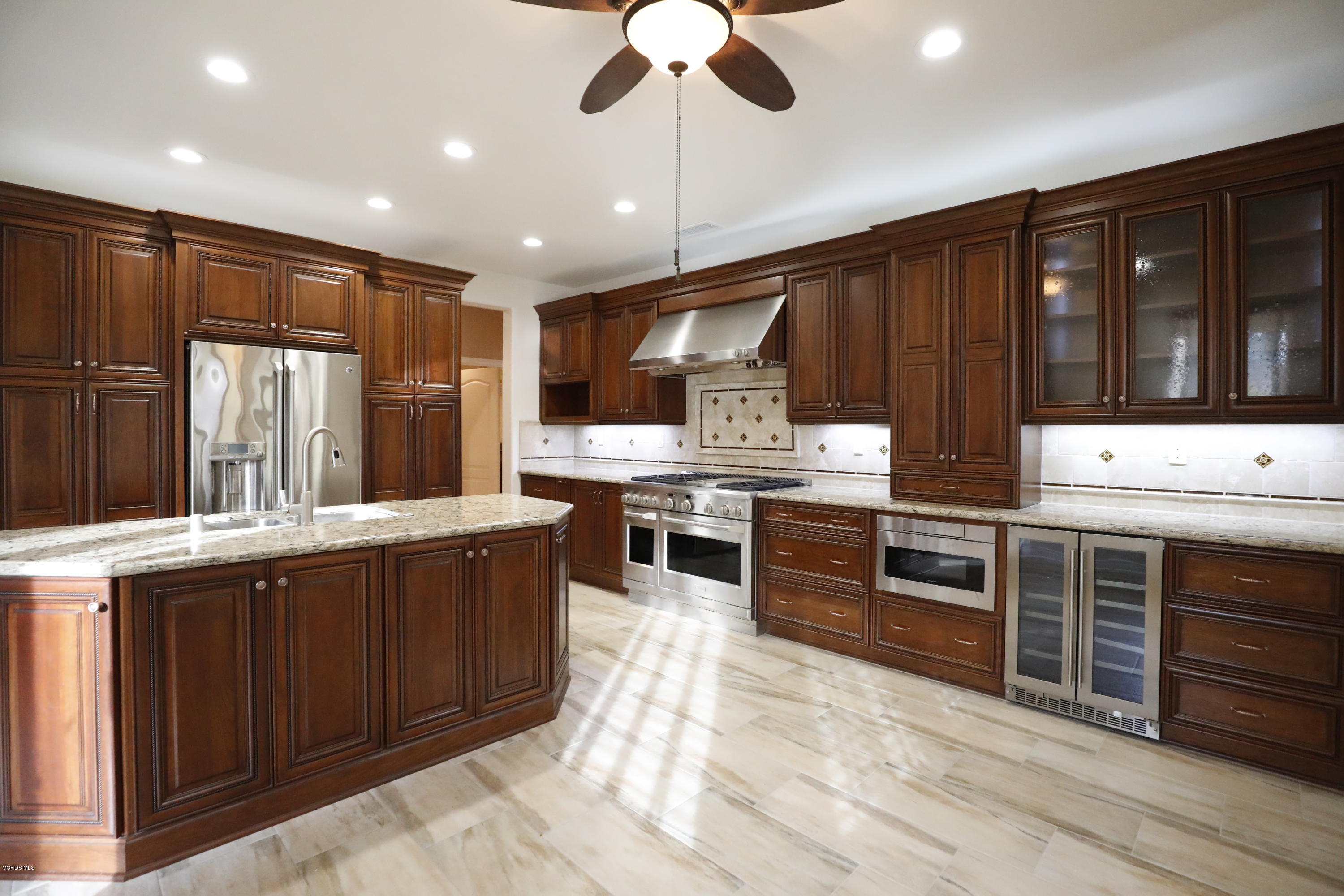 2576 Rudolph Drive Simi Valley, CA 93065 - Photo 15 of 48 Gormet Kitchen
