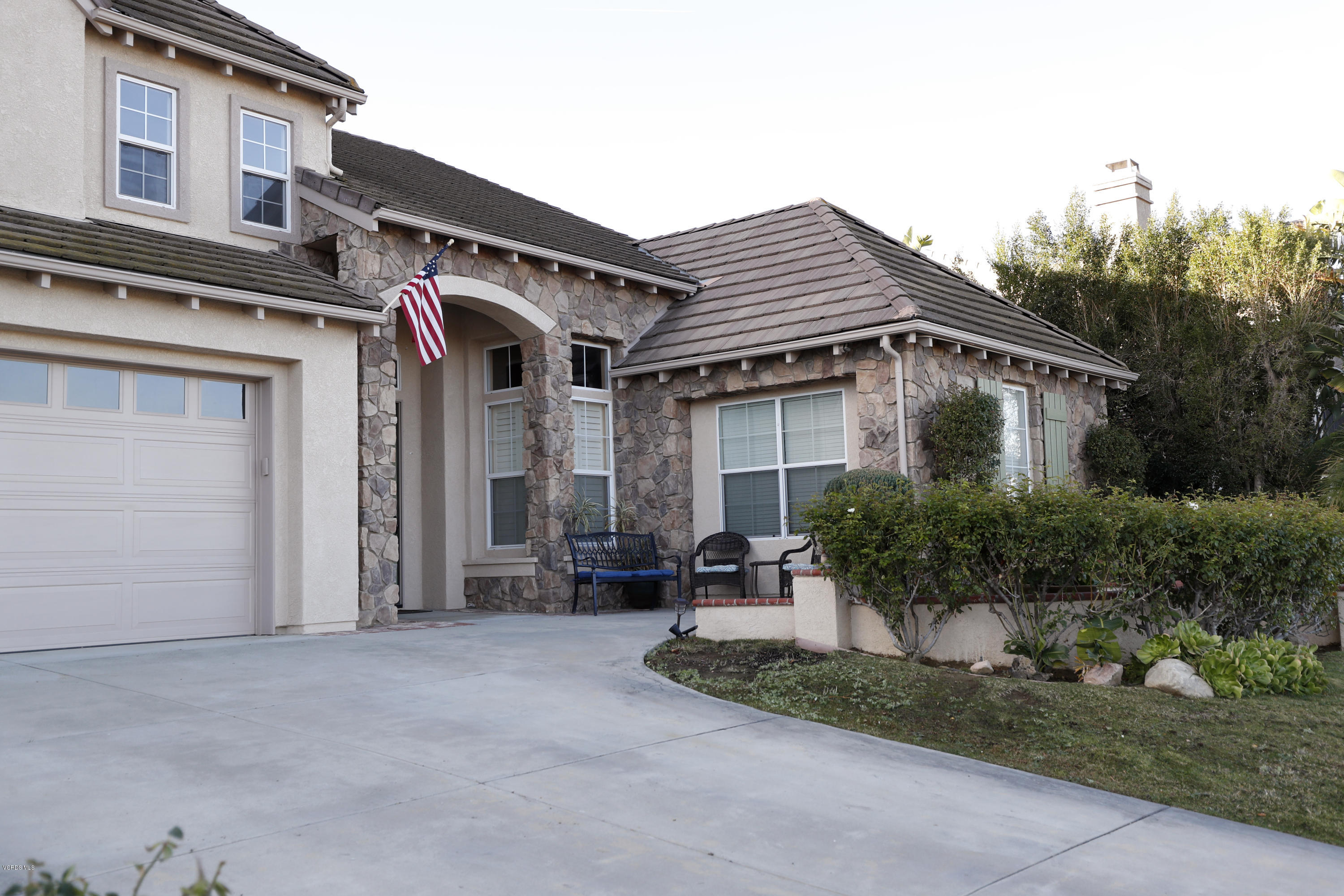2576 Rudolph Drive Simi Valley, CA 93065 - Photo 5 of 48 Front 2