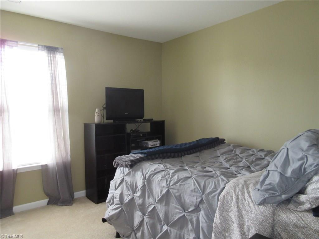 857 Hedgepath Terrace High Point, NC 27265 - Photo 11 of 28 Gallery Image 11