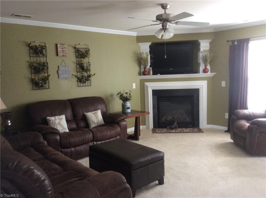 857 Hedgepath Terrace High Point, NC 27265 - Photo 4 of 28 Gallery Image 4