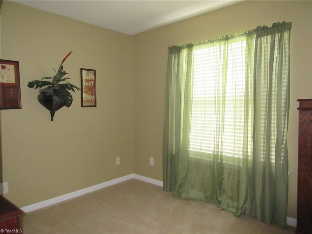 857 Hedgepath Terrace High Point, NC 27265 - Photo 10 of 28 Gallery Image 10