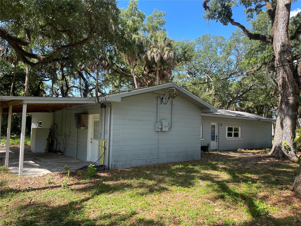 8704 Jackson Springs Road Tampa, FL 33615 - Photo 3 of 21 a backyard of a house