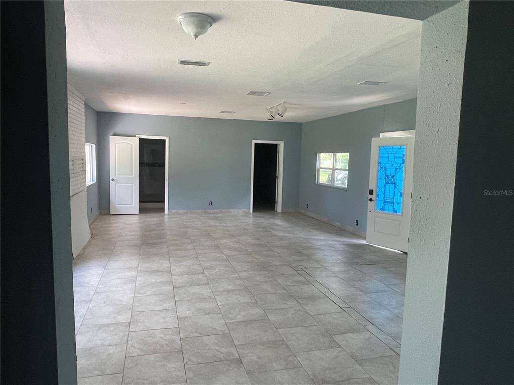 8704 Jackson Springs Road Tampa, FL 33615 - Photo 10 of 21