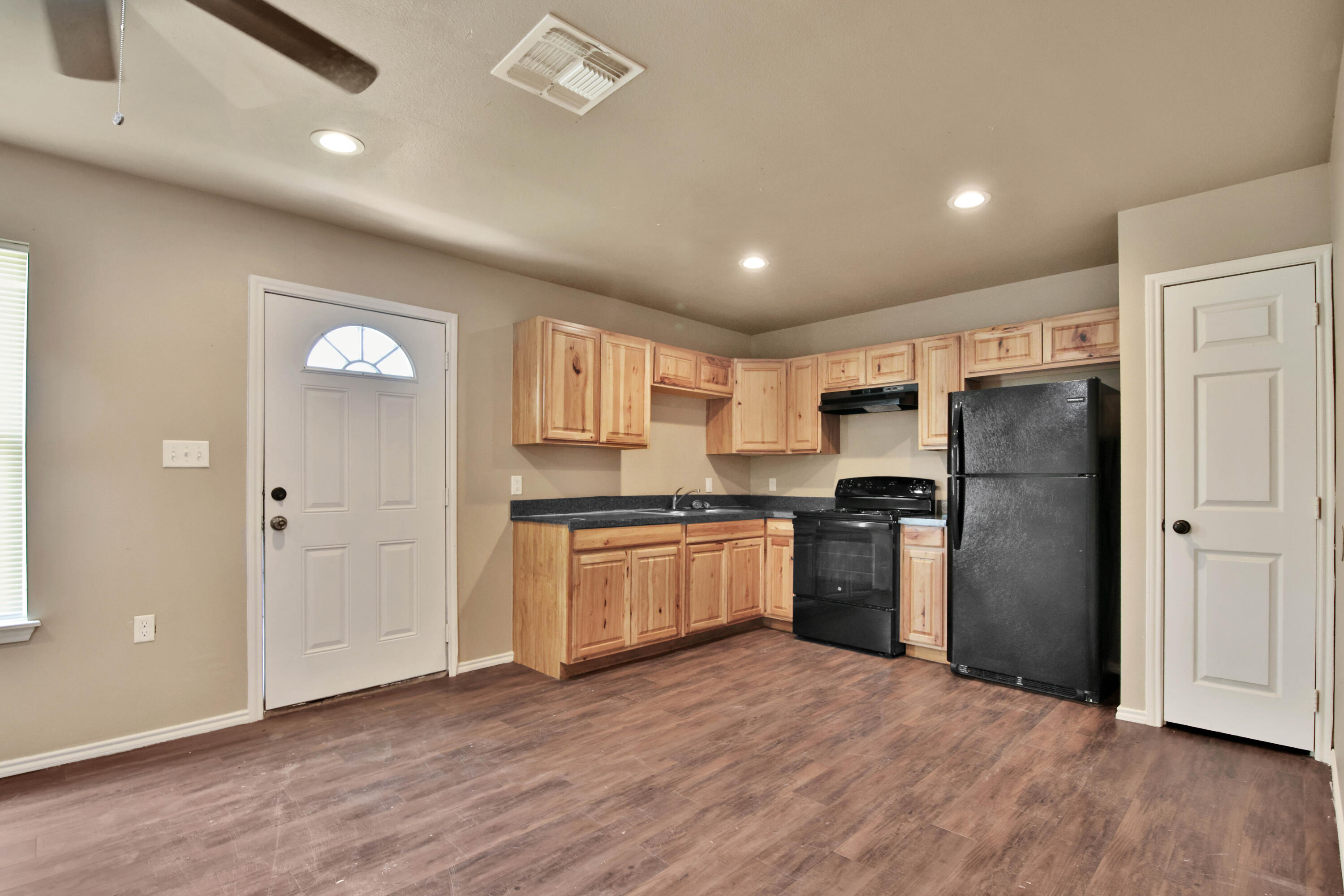 209 36th Street Lubbock, TX 79404 - Photo 3 of 19 IMG_3413