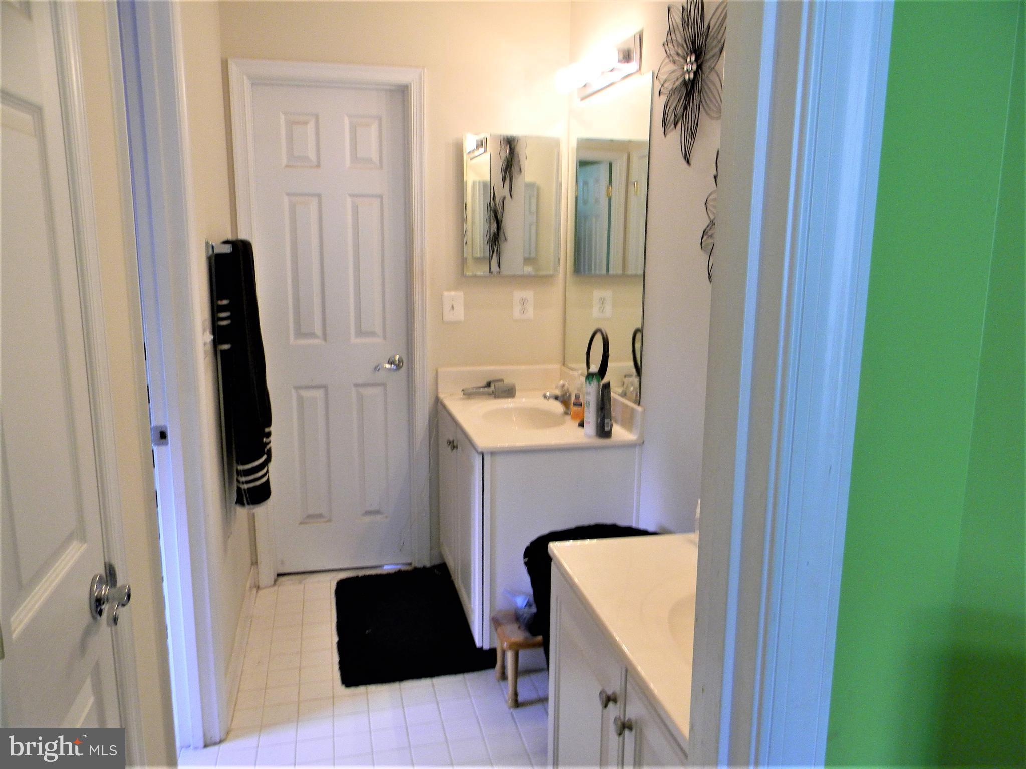 19972 Gleedsville Road Leesburg, VA 20175 - Photo 19 of 30 Jack and Jill Bath for rooms 2 and 3