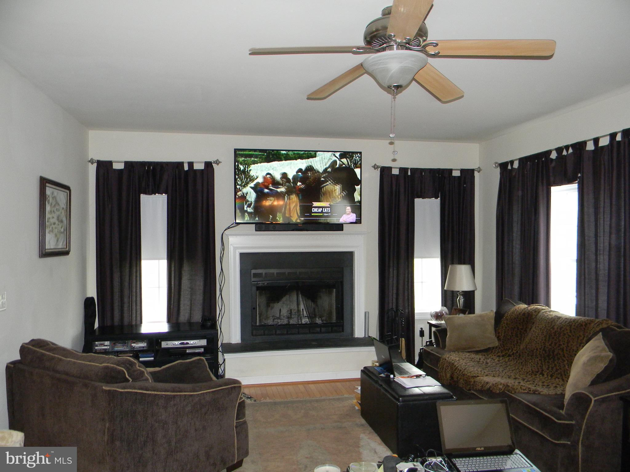 19972 Gleedsville Road Leesburg, VA 20175 - Photo 6 of 30 Spacious Living Room for Entertaining