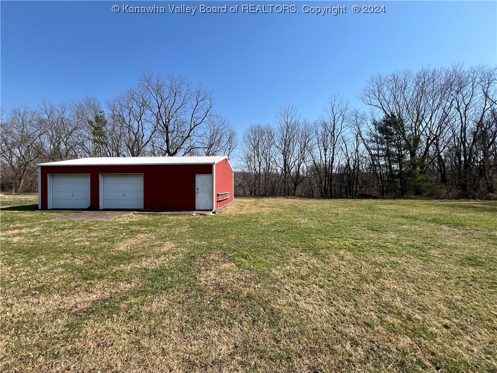 19105 Huntington Road Gallipolis Ferry, WV 25515 - Photo 4 of 29 BACK YARD
