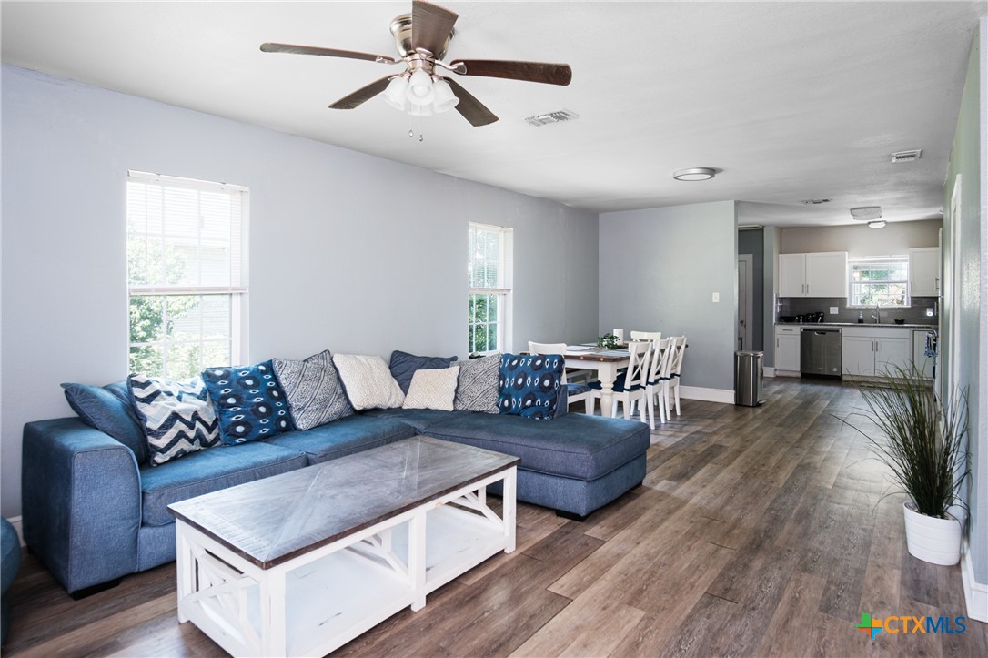 921 South 11th Street Temple, TX 76504 - Photo 5 of 23 a living room with furniture and a wooden floor