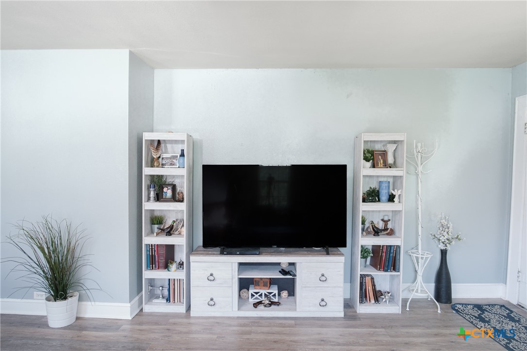 921 South 11th Street Temple, TX 76504 - Photo 8 of 23 a living room with furniture and a flat screen tv
