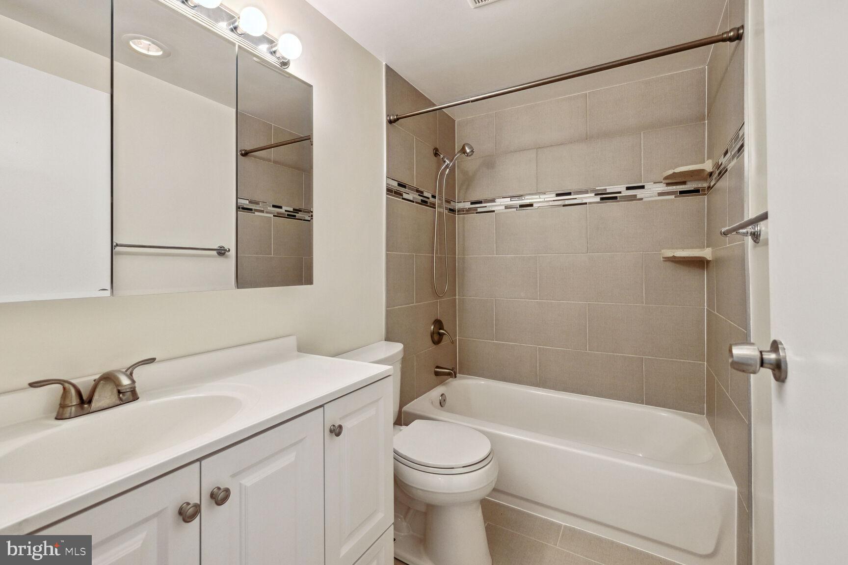 9701 Fields Road, Unit 502 Gaithersburg, MD 20878 - Photo 14 of 15