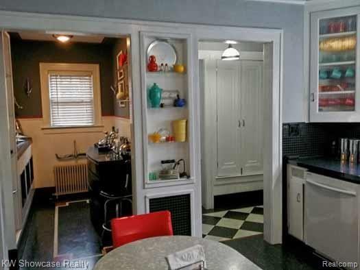 93 Cherokee Road Pontiac, MI 48341 - Photo 22 of 31 cherokee kitchen 3.jpg