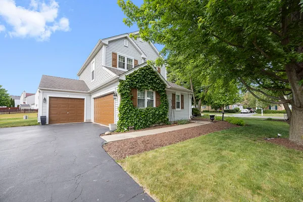 $400,000 | 2000 Serenity Lane, Woodstock, IL 60098